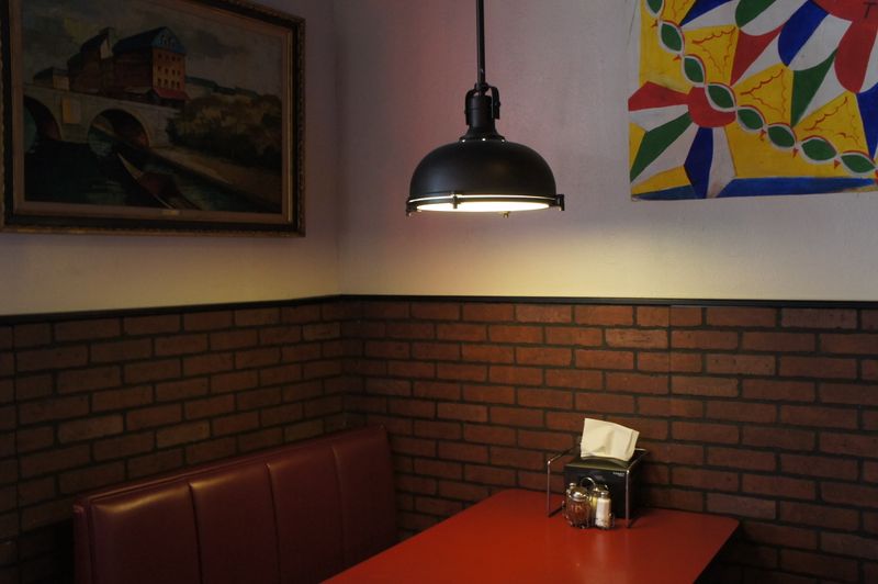 Cozy booth seating for dine-in at Jet's pizza Lakeland FL